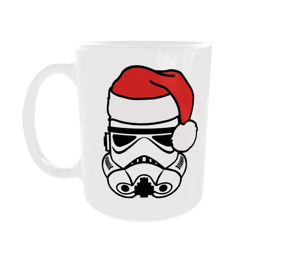 Kerstmuts en Stormtrooper popcultuur ontwerp op witte keramieken mok, perfect voor feestdagen.